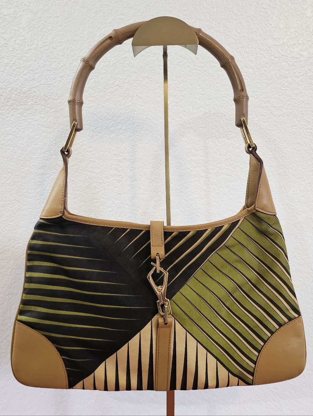 ๐ฃ HOST PICK ๐ฃ Vintage Gucci Satin Bamboo Jackie O Shoulder Bag ๐ฅ RARE ๐ฅ - Picture 2 of 16